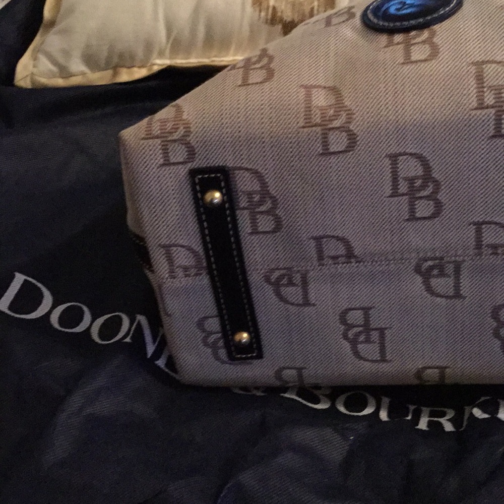 Handbag - Picture 6 of 8